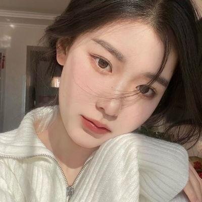 穿蓝衣的男孩